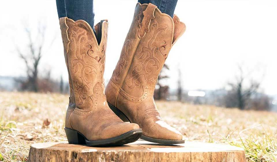 How to fir a cowboy boot